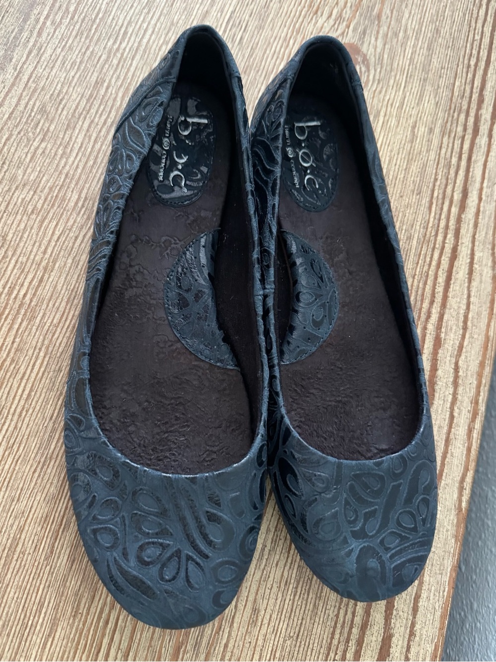 Women’s b.o.c. Born Concepts size 8 navy blue embossed leather ballet flats - Picture 3 of 8